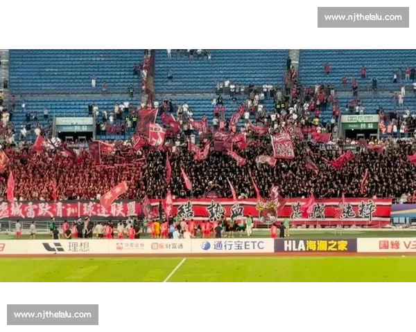 盐城主场 2-0 力克镇江！31833 名球迷见证苏超榜首之争