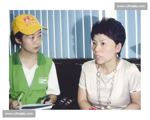 邓亚萍走进印刷学院附小：体育教会孩子 “输得起” 的人生哲学