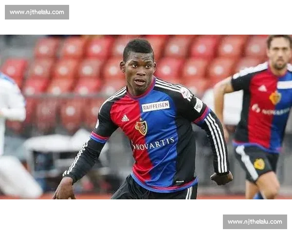 沙尔克官宣签下 22 岁德国中场法齐，合同至 2029 年