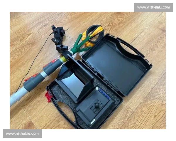 颐和园 “打捞神器” 3 分钟捞起落水手机 游客惊喜发现仍可使用